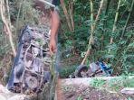 mobil-pikap-di-bondowoso-nyungsep-jatuh-ke-jurang.jpg