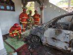 mobil-toyota-avanza-yang-terbakar-di-parkiran-rumah-saat-pemilik.jpg