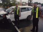 mobil-toyota-calya-di-kota-malang-tabrak-pohon.jpg