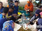 nasi-bungkus-untuk-pengungsi-longsor-ponorogo_20170404_185857.jpg