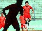 oh-in-kyun-saat-latihan-arema-fc-di-stadion-gajayana-malang.jpg