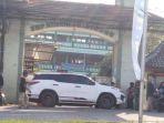 ortu-sengaja-parkir-Fortuner-depan-gerbang-sekolah-kecewa-anak-gagal-PPDB-zonasi.jpg