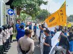 para-aktivis-pmii-tuban-saat-unjuk-rasa-peringati-satu-tahun-kepemimpinan-bupati.jpg