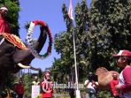 parade-satwa-di-kebun-binatang-surabaya-upacara_20180818_204535.jpg