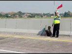 pejalan-kaki-masuk-tol-sumo.jpg
