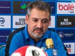pelatih-arema-fc-marcos-santos-saat-konpers.jpg