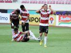 pemain-madura-united-lulinha-lakukan-selebrasi-usai-mencetak-gawang-pss-sleman.jpg