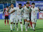 pemain-persebaya-rayakan-gol-ke-gawang-bali-united.jpg