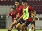 pemain-timnas-indonesia-u-19-marselino-ferdinan-saat-berlatih-bersama-rekannya.jpg