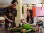 Dapoer Kecombrang Surabaya Sajikan Berbagai Menu dengan Rempah Honje, Cicipi Kelezatannya yang Unik