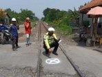 pemuda-tertabrak-kereta-api-di-perlintasan-kereta-api-pos-klutuk-kecamatan-taman-sidoarjo.jpg