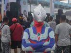 pemudik-berkostum-Ultraman-viral-di-media-sosial.jpg