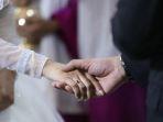 pengantin-pria-didemo-para-mantan-di-hari-pernikahan.jpg