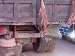 pengendara-motor-menabrak-truk-parkir-di-jalan-mayor-sujadi-kelurahan-jepun-tulungagung.jpg