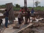 pengerjaan-pembangunan-Jembatan-Kacangan-di-Kecamatan-Benjeng.jpg