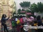 pengunjung-yang-berswa-foto-di-wahana-discovery-atlantis-land-surabaya_20180617_214832.jpg