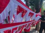 Penjual Bendera Dadakan Bermunculan di Kota Blitar Mayoritas dari Jawa Barat