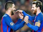 penyerang-barcelona-arda-turan-melakukan-selebrasi-bersama-rekan-setimnya-lionel-messi_20170829_082411.jpg