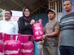 peternak-di-Kabupaten-Kediri-mendapatkan-pinjaman-tabung-gas-elpiji-non-subsidi-ilustrasi-Bright-Gas.jpg