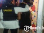 Salah Tingkahnya Sejoli Blitar Saat Polisi Gerebek Rumah Sepi, si Cewek Lakukan Ini di Kamar Mandi