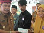 plt-bupati-nganjuk-h-marhaen-djumadi-menyerahkan-bantuan-konselor.jpg