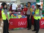 polsek-simokerto-patroli-lebaran-kaza-city-mall_20180619_164512.jpg