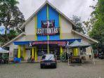 posko-gabungan-Aremania-yang-terletak-di-gedung-KNPI-Kota-Malang-jalan-Kawi.jpg