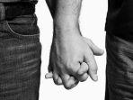 pria-gay-jadi-korban-pencurian-syok-digerebek-di-mobil-saat-baru-buka-baju.jpg