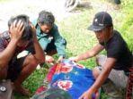 pria-meninggal-usai-ditandu-warga-21-km-dari-kampung-ke-puskesmas.jpg