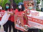 psi-surabaya-bagikan-pamflet-mengajak-masyarakat-menolak-politik-uang-di-pilkada-surabaya-2020.jpg