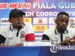 rahmad-darmawan-bersama-greg-nwokolo-piala-gubernur-jatim-2020.jpg