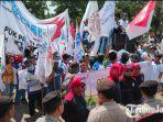 ratusan-buruh-yang-tergabung-fspmi-tuban-di-may-day.jpg