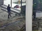 rekaman-cctv-pencuri-celana-dalam-wanita-di-sampang-madura.jpg