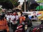 relawan-erick-thohir-membagikan-takjil-di-jalan-dr-soetomo-kota.jpg