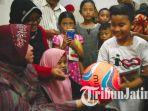 risma-keluarga-anggota-kpps-meninggal.jpg