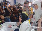 risma-meninjau-pos-pengamanan-di-surabaya.jpg