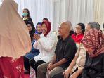 risma-menunggu-di-TPS.jpg