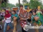 sambut-ramadan-penyintas-erupsi-gunung-semeru-mengadakan-kirab-tumpeng-di-lumajang.jpg
