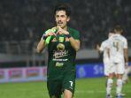 selebrasi-pemain-persebaya-francisco-rivera-usai-cetak-gol-ke-gawang-persib.jpg