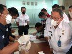 seluruh-pegawai-kantor-imigrasi-kediri-melakukan-tes-urine.jpg
