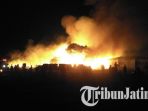 sentra-mebel-pasar-bukir-kota-pasuruan-ludes-terbakar_20170913_010631.jpg