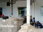 sisa-pembakaran-batu-bara-jadi-paving-blok.jpg