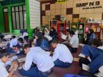 smpn-9-surabaya-rayakan-hari-sumpah-pemuda-dengan-menulis-opini.jpg