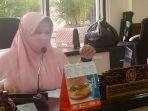 spp-siswa-mbr-ketua-komisi-d-dprd-surabaya-khusnul-khotimah-saat.jpg