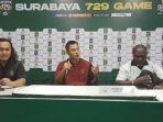 striker-persis-solo-samsul-arif-munip-tengah-saat-jumpa-pers-usai-laga-hadapi-persebaya.jpg