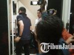 suasana-di-depan-ruang-subdit-tipidkor-ditreskrimsus-polda-jatim.jpg