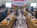 suasana-rekapitulasi-di-kpu-kota-surabaya-pada-senin-652019.jpg