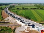 tol-bandar-jombang-macet_20180620_164151.jpg