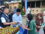 tom-liwafa-saat-menggelar-bakti-sosial.jpg