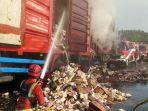 truk-box-gandeng-terbakar-di-jalan-raya-turut-desa-bunut-kecamatan-widang.jpg